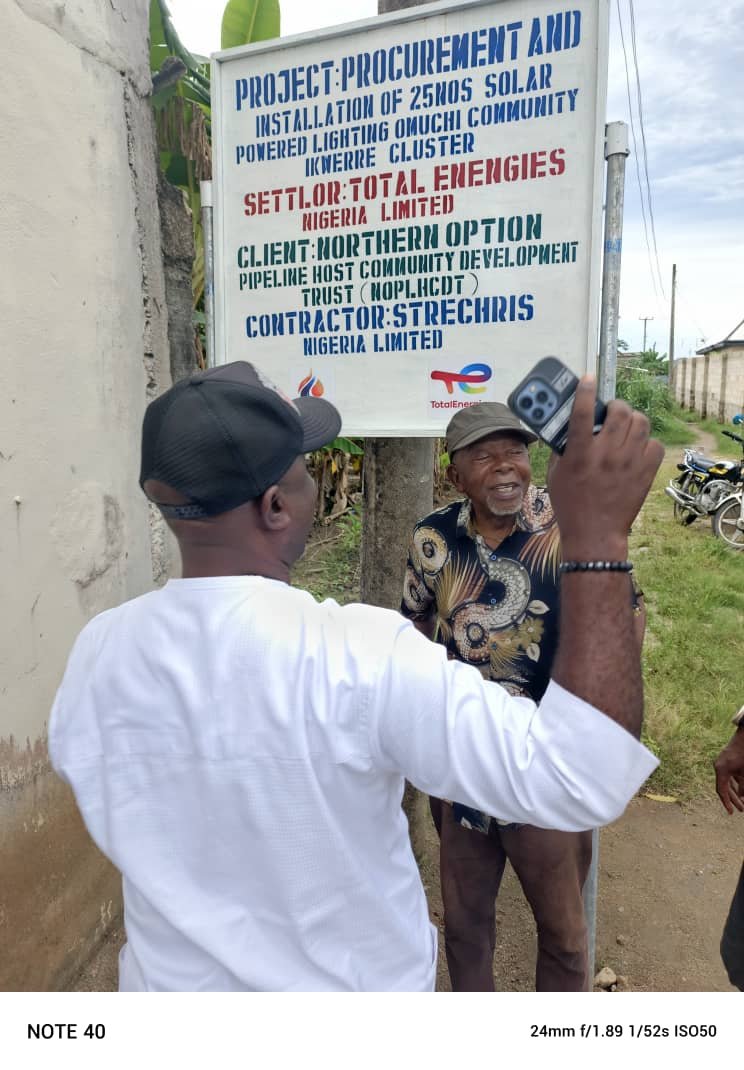 PICTURE NO. 2: PROCUREMENT & INSTALLATION OF 25 NOS SOLAR POWERED LIGHTING IN OMUCHI COMMUNITY, ALUU IN IKWERRE CLUSTER BY NOPL-HCDT.