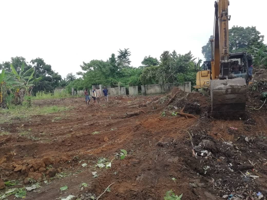 PIX 1(17): CLEARING & LEVELLING OF THE SITE.