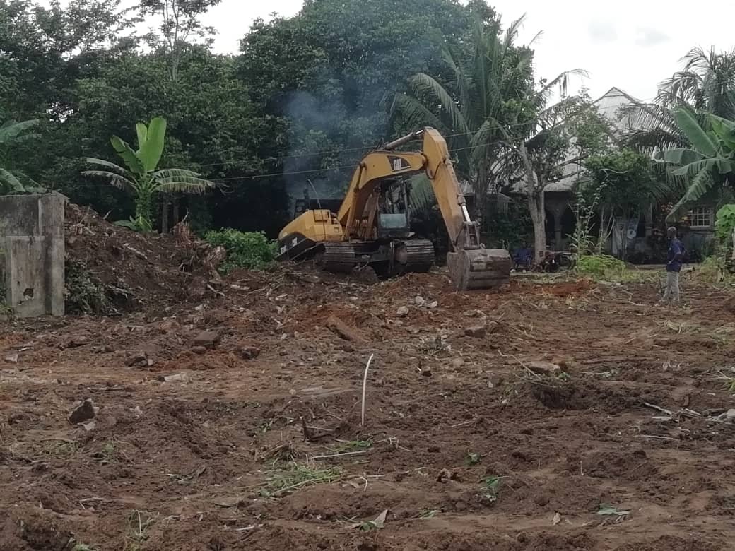 PIX 2(22): BULLDOZING & CLEARING THE SITE
