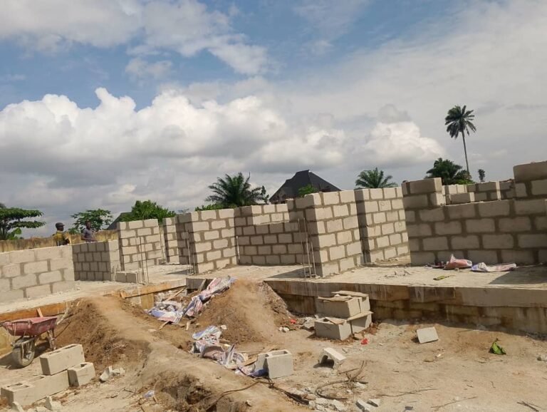 GOODNEWS: THE 14 UNITS SELF CONTAIN PROJECT AT OBIO/AKPOR CLUSTER IS NOW AT WINDOW LEVEL.
